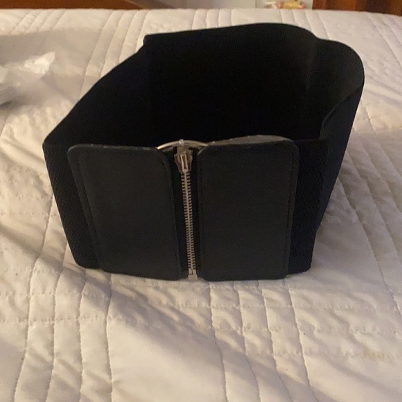 COPY - Black zip up belt - Picture 3 of 5